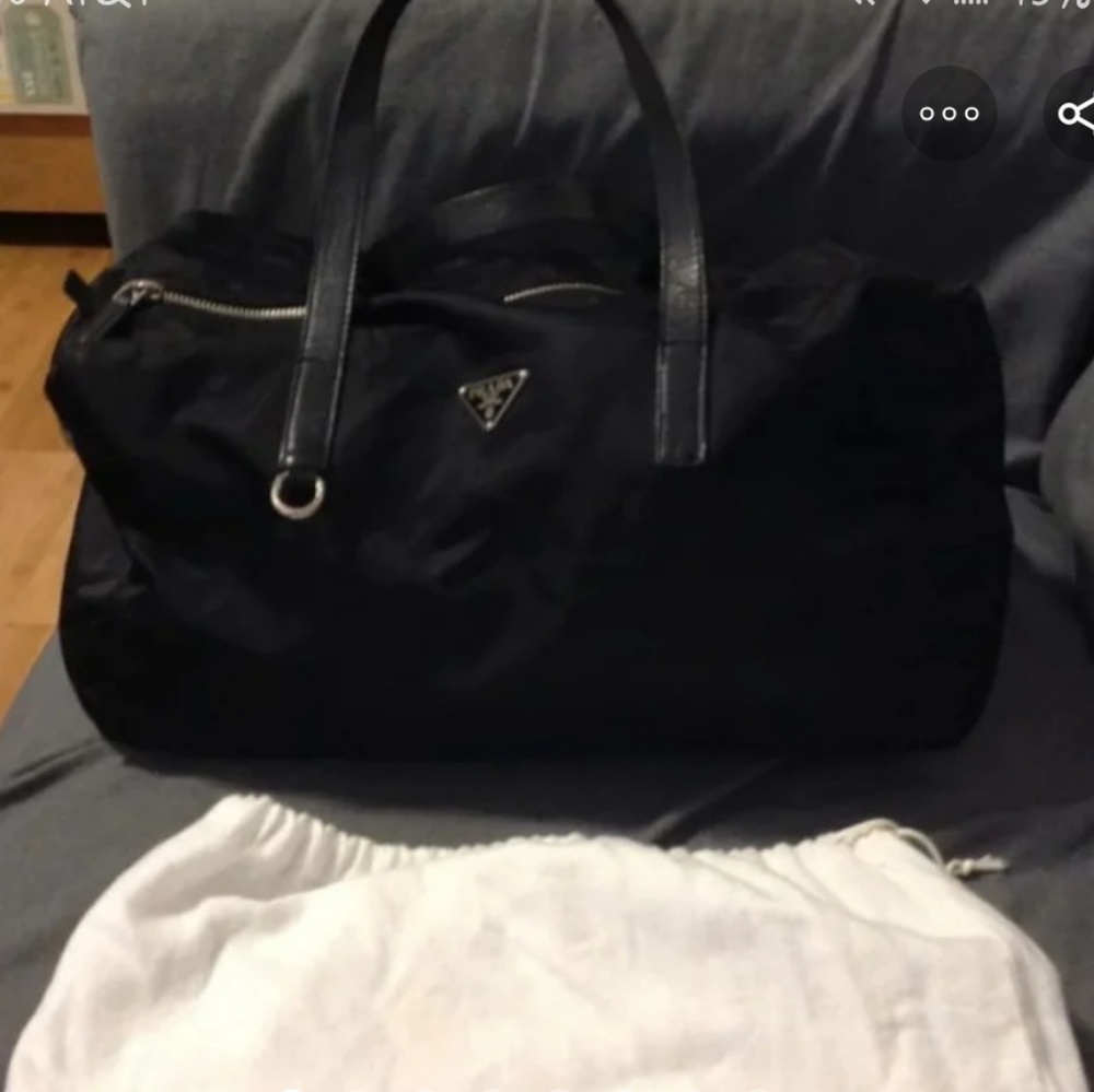 Sold**** do not purchase  Prada black purse